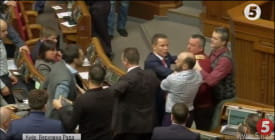 У ВР побилися нардепи Лещенко і Мельничук