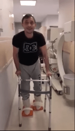 Поранений боєць став на ноги