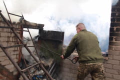 У старій Авдіївці від влучання ворожого снаряду сталася сильна пожежа