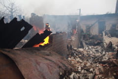 У старій Авдіївці від влучання ворожого снаряду сталася сильна пожежа