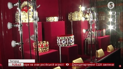 Виставка корон