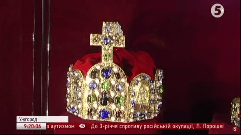 Виставка корон