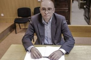 У Москві адвокат у "справі Магнітського" випав із вікна 5 поверху, піднімаючи лебідкою ванну