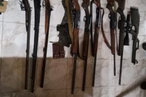 Тисячі набоїв та документи 
