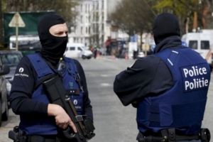 Нажахані люди та автівка з холодною зброєю: у Бельгії чоловік на шаленій швидкості в'їхав у натовп