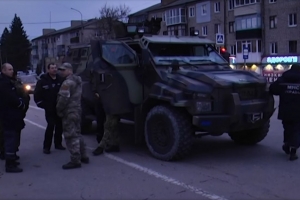 Понад півтисячі поліцейських та нацгвардійців патрулюють Балаклію – відео