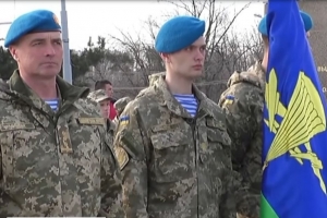Нові десантники, розвідники та фахівці тилу: в Одеській військовій академії відбувся дочасний випуск