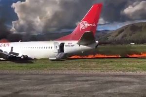 У Перу під час посадки загорівся літак – відео