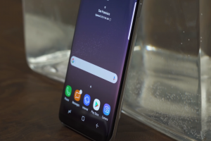 Samsung має намір випустити два смартфони зі сканером відбитків пальців на дисплеї