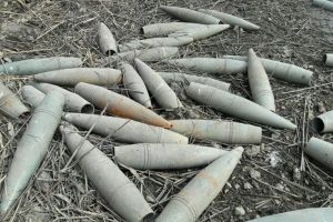 Російський "Шмель" та купа 152-мм снарядів: СБУ виявила схованку біля позицій АТО