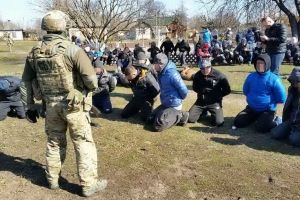 СБУ викрила злочинне угрупування, яке позбавило волі та катувало понад 200 наркозалежних – фото та відео