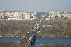 На мосту Метро в Києві тимчасово змінять рух транспорту – КМДА