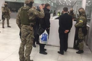 Більше 100 обшуків у рамках справи "монополіста тютюнового ринку" проводяться у містах України