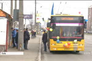 Джаз, блюз та зарубіжні мелодії: як дитячий оркестр у тролейбусі підіймає настій киянам