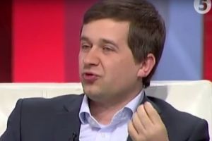 Нардеп поскаржився, що не вистачає зарплати на комірне в 
