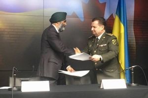 Україна та Канада підписали довгоочікувану оборонну угоду – Полторак