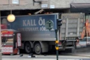 У Стокгольмі вантажівка протаранила натовп – ЗМІ повідомляють про загиблих