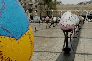 Великоднє містечко у середмісті Києва готується до відкриття – фото