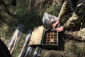 На Дніпропетровщині СБУ викрила два схрони зі зброєю та боєприпасами – фото
