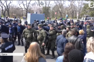 З бійками та затриманнями: як Одеса відзначила 73-річницю визволення