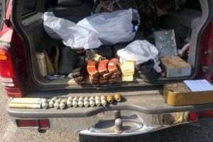 На Харківщині затримали вщент забитий зброєю автомобіль – відео та фото