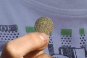 "Найвизначніша з останніх знахідок": У Чернігові під 100-літнім дубом відшукали монети часів Сигізмунда