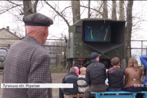 На Луганщині воїни АТО влаштували для малечі свято мультфільмів