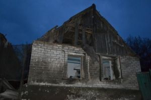 Ворог обстріля житлові квартали Авдіївки - фото