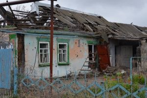СПГ, РПГ, міномети та БМП: снаряди терористів розтрощили будинки у Широкиному