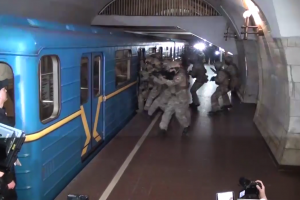 Спецоперація у столичній підземці: як копи на 