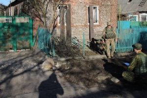 Наслідки ворожого обстрілу мирних мешканців в Авдіївці - фото