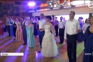 "Бузковий бал": У Дніпрі обрали найкращу танцювальну пару серед учасників АТО і волонтерів