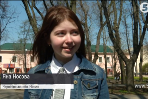 "Спляча красуня": Історія про дівчину, яка періодично впадає в кому, але при цьому вчиться на медика