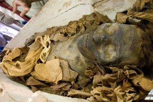 В Єгипті археологи відкопали більше 15 стародавніх мумій