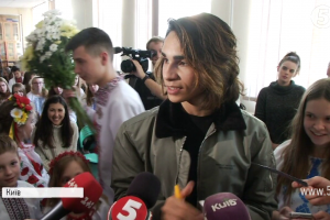 Євробачення приїхало до школи: як 17-річний австралієць Ісайя з київськими учнями спілкувався