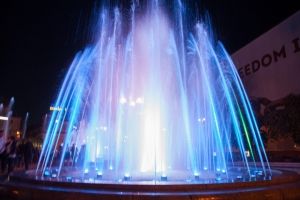 У серці Києва відкрили світло-музичний фонтан: як це було – фоторепортаж