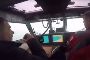 У Чорному морі корабель РФ спробував перепинити український рятувальний катер – відео