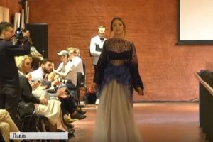 У Львові на подіум вийшли зо два десятки особливих українських моделей