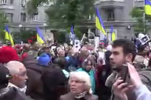 Колона учасників акції "Безсмертний полк" вирушила до Алеї Слави в Києві