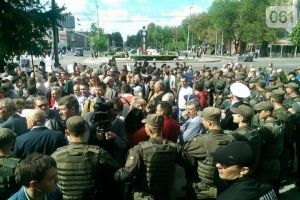 У Запоріжжі відбулися сутички між проукраїнськими активістами та учасниками акції 