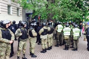 У середмісті Києва сталася бійка між активістами ОУН та поліцією, є постраждалі