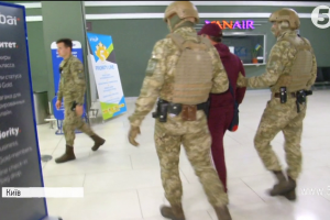 З України видворили чоловіка, який переправляв нелегалів