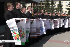 90-річний шлюбний рушник: на Волині відбувся 8-й фестиваль вишитих полотен