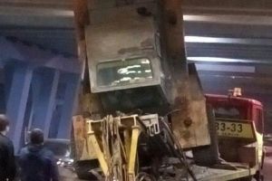 На відремонтованому мосту біля "Лівобережної" у Києві сталось "незвичайне" ДТП – фото