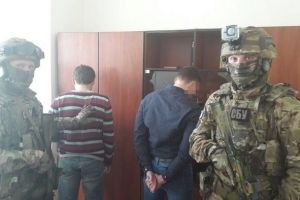 Начальник управління ДФС Житомира вимагав принести хабар у виданні "Вісника податкової служби"