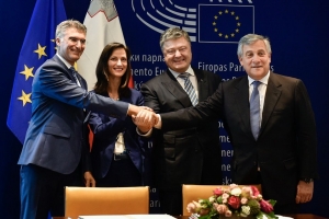 Церемонія підписання законодавчого рішення про запровадження безвізу для українців – відео