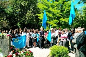Попри заборони та репресії: У Сімферополі вшанували пам'ять жертв депортації кримських татар – фото