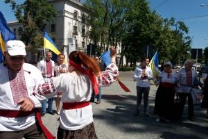 Український гімн та патріотичні танці: Як у світі відзначили День вишиванки – фото