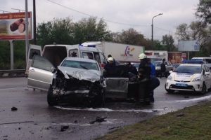 Пів-Nissan та газовий балон на узбіччі: наслідки жахливого ДТП у Дніпрі – фото