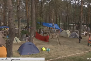 Київські пластуни отаборилися у колишніх мисливських угіддях Януковича – сюжет